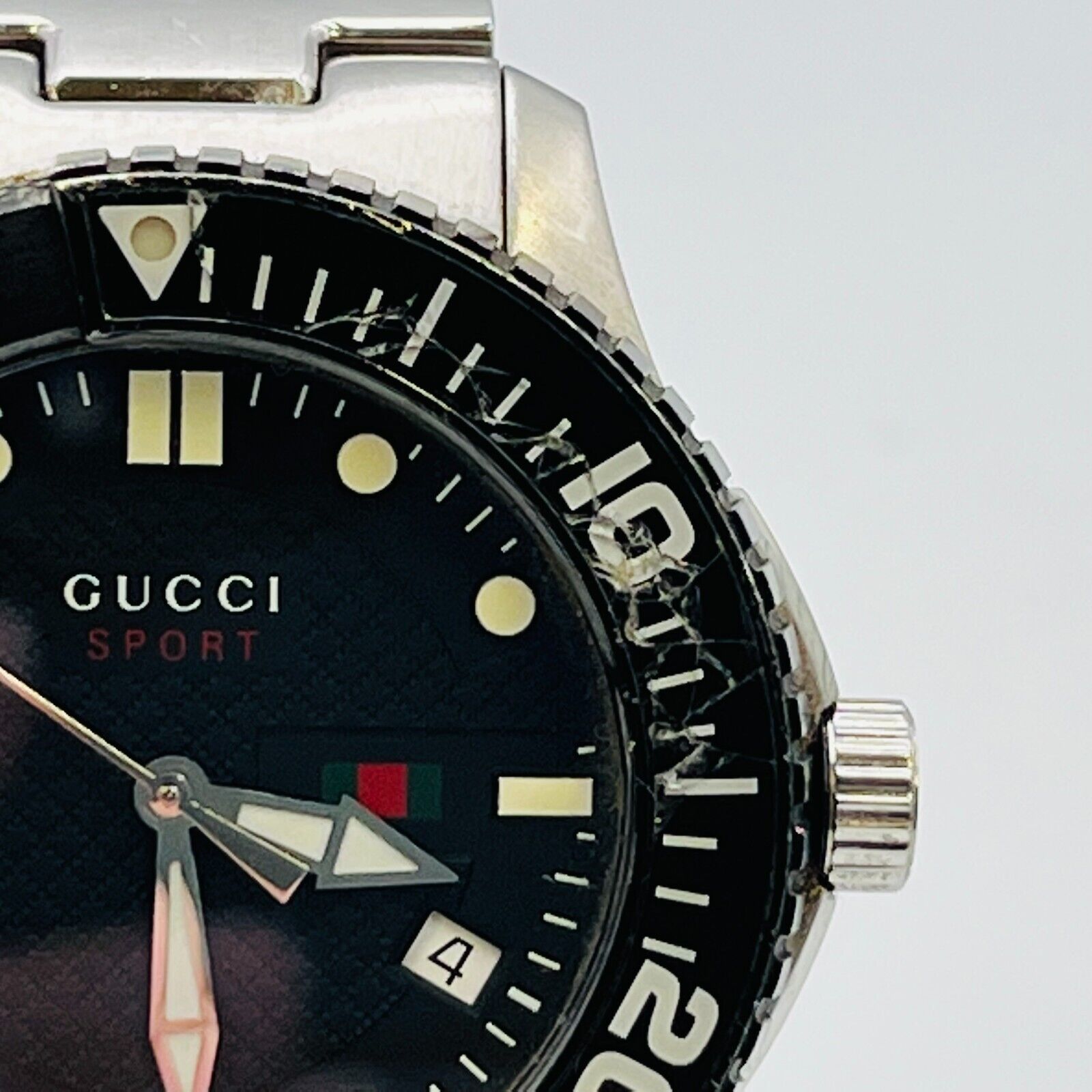 GUCCI 126.2 G timeless sports quartz analog with windshield