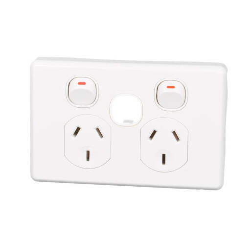 Clipsal Classic C2000 Series Socket Outlet Twin | White Electric | C2025XUA-WE