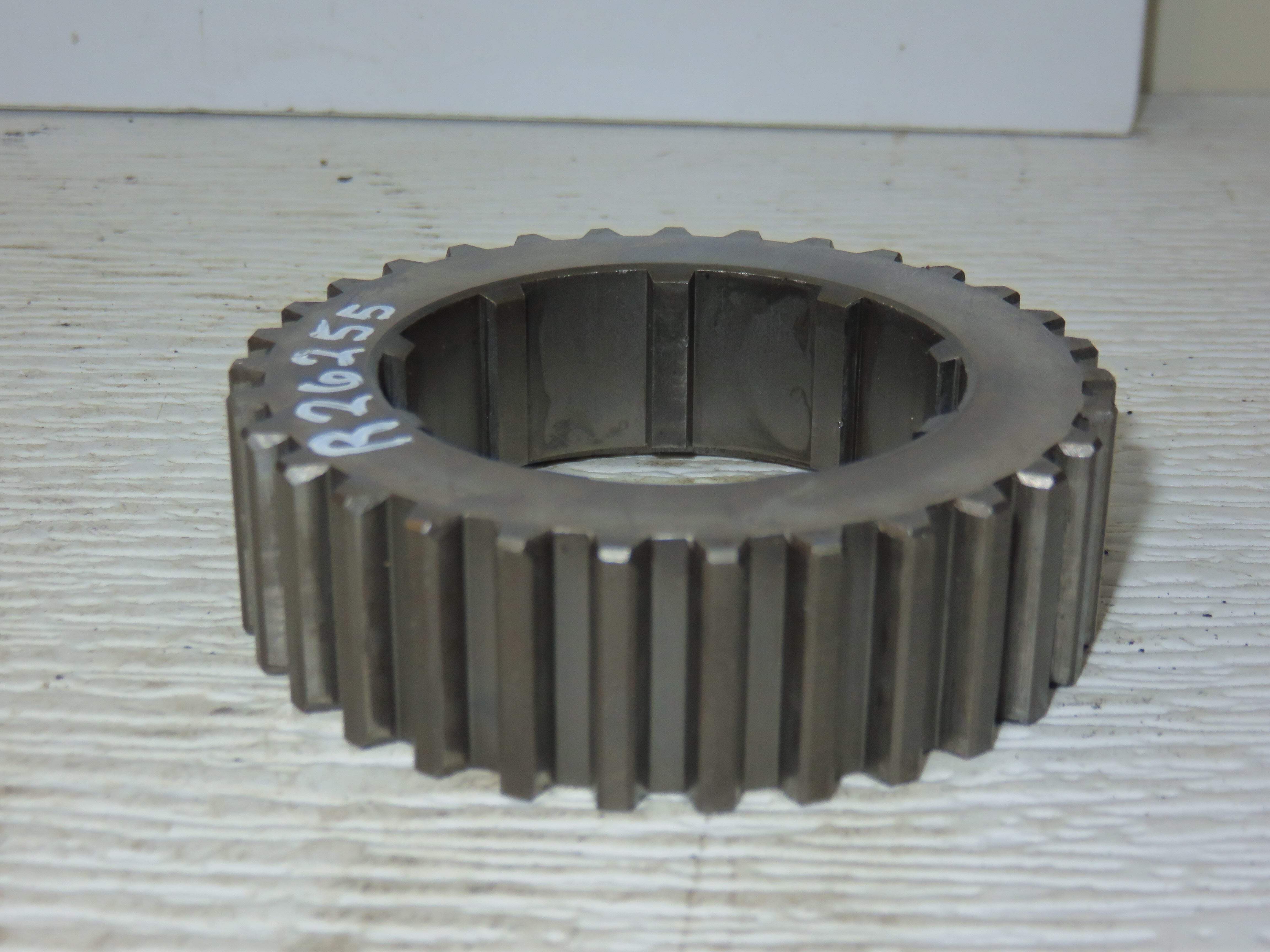 R26255 John Deere Front Shifter Gear For 2510, 2520, 3010, 3020, 4030 - Picture 2 of 6