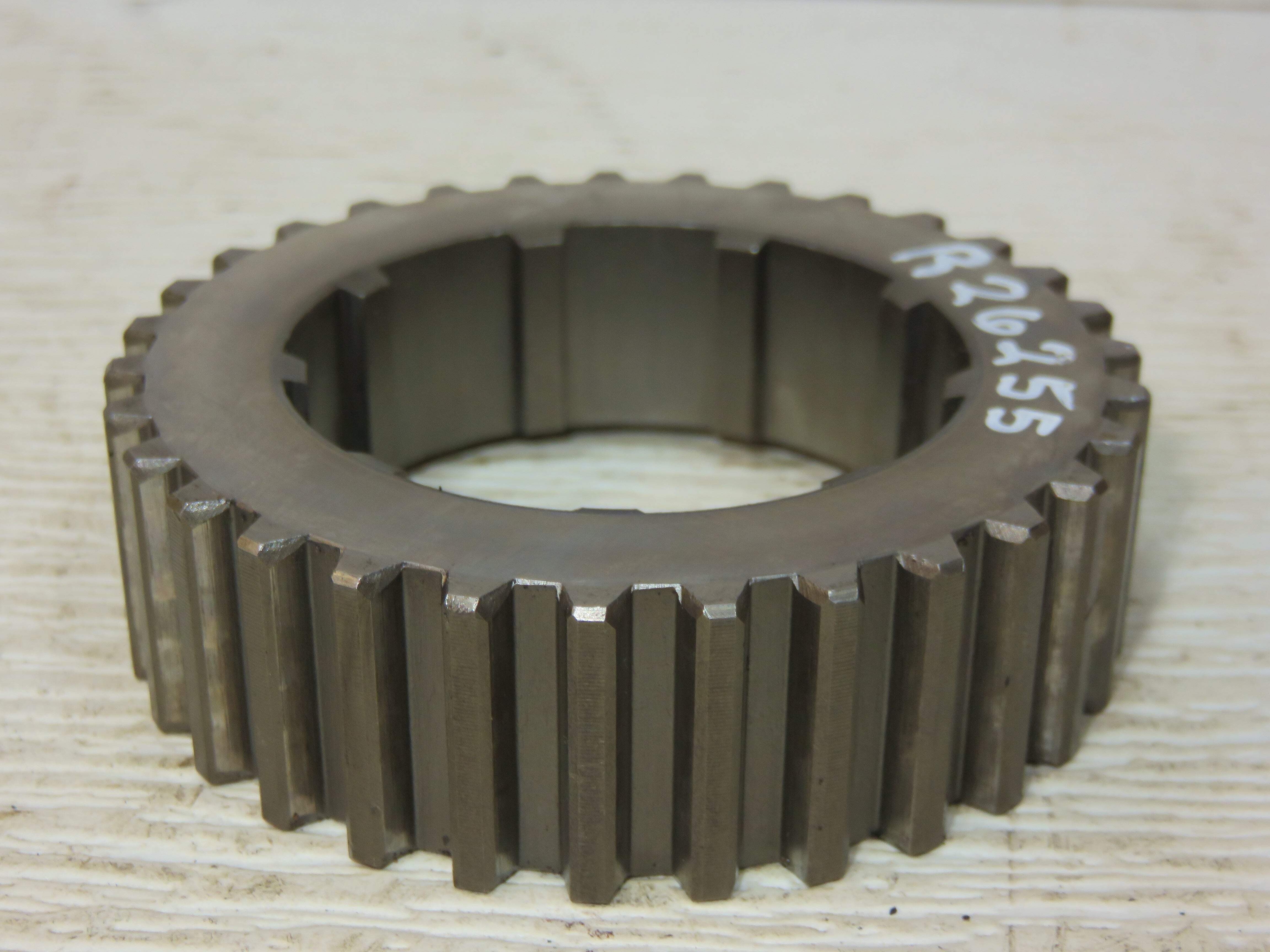 R26255 John Deere Front Shifter Gear For 2510, 2520, 3010, 3020, 4030 - Picture 4 of 6