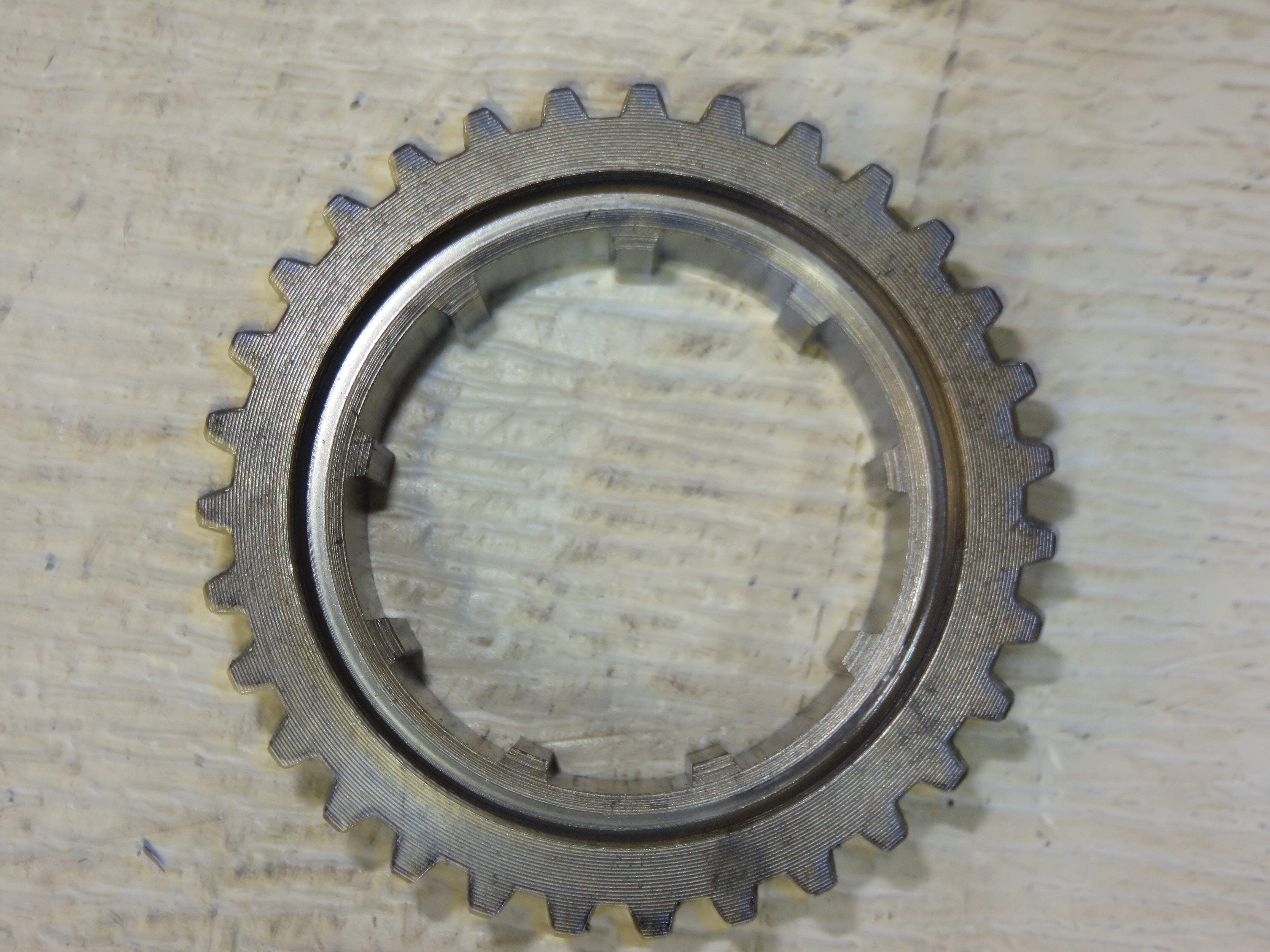 R26255 John Deere Front Shifter Gear For 2510, 2520, 3010, 3020, 4030 - Picture 5 of 6
