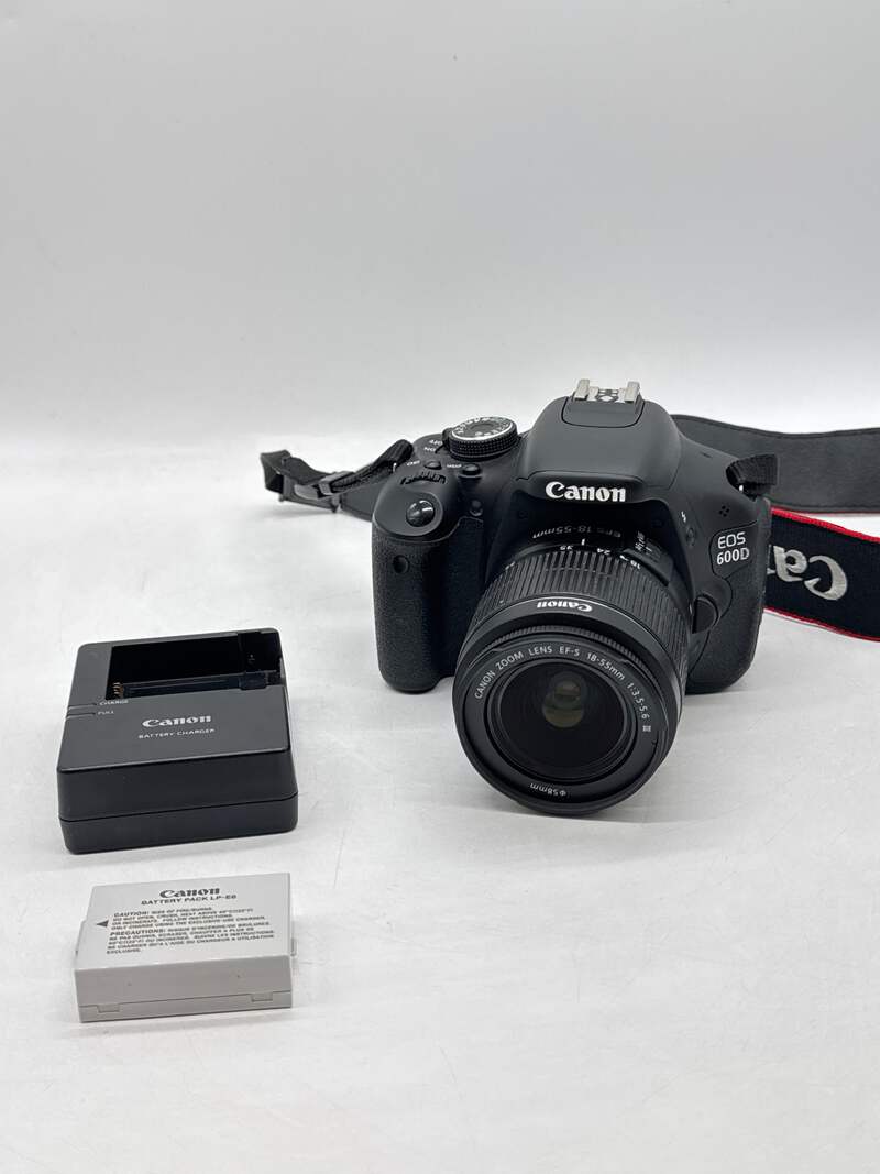 Canon EOS 600D 18.0MP Digital SLR Camera with Canon EF-S 18-55mm