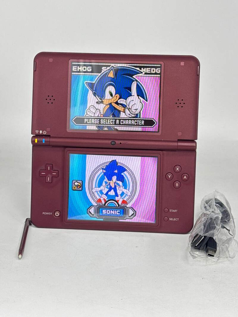 186000 現状品 Nintendo 任天堂 ニンテンドーDS DSi DSiLL TWL-001/UTL-001  ブラック・レッド 2点まとめ売り [1000027757955] Nintendo DSi LL UTL-001(JPN) Wine Red Burgundy Console w/ Stylus