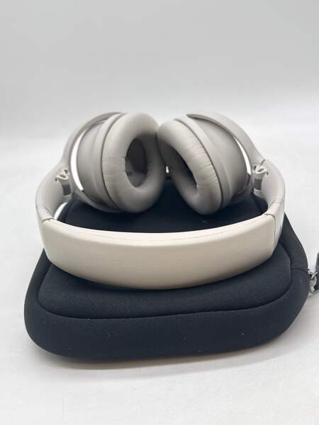 Bose QuietComfort SC Wireless Over-Ear Headphone White Smoke