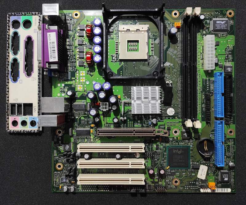 FUJITSU D586/PXCore i3 7100　SSD1TB Fujitsu Siemens D1521-A13 GS1 W26361-W51-X-04, W51-Z2-04-36 Socket