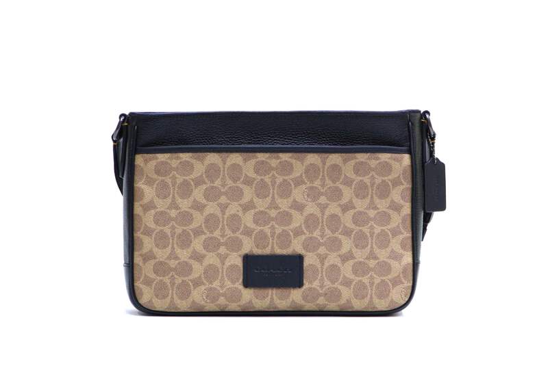 【Coach】District Crossbody Bag In Signature Canvas 国内発送 Coach District Crossbody In Colorblock Signature Canvas