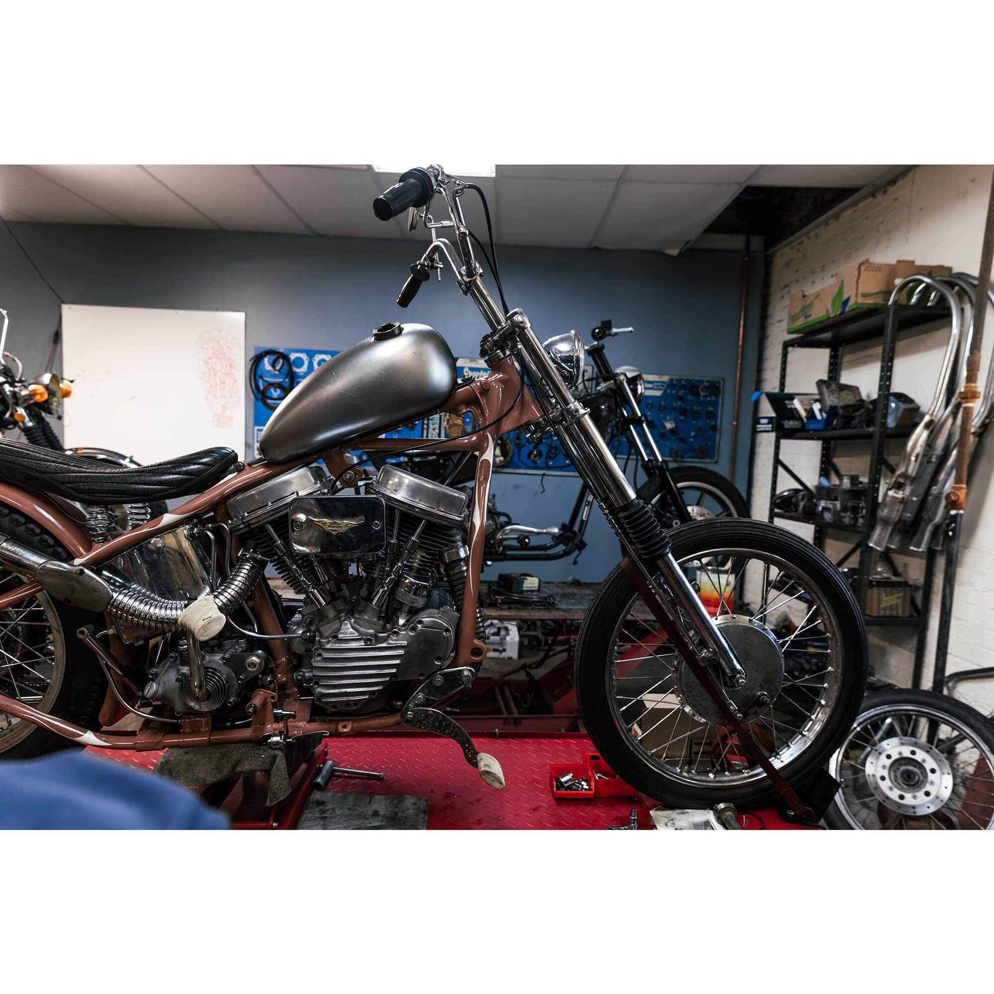 フリスコマウント Lowbrow Customs バナナ Customs製 タンク ロー